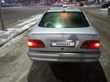 Mercedes-Benz E 200 1995 годаүшін1 750 000 тг. в Жезказган – фото 2