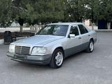 Mercedes-Benz E 220 1994 года за 1 580 000 тг. в Алматы – фото 2