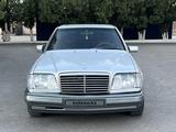 Mercedes-Benz E 220 1994 года за 1 580 000 тг. в Алматы