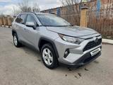 Toyota RAV4 2020 года за 15 300 000 тг. в Караганда – фото 2