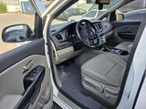 Kia Carnival 2017 года за 10 500 000 тг. в Алматы – фото 5