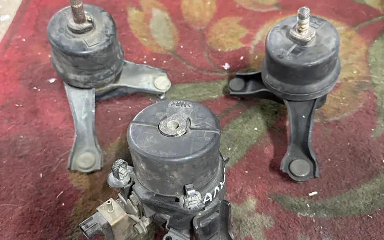 Подушка двигателя, коробки, галтел на разные марки тойота за 15 000 тг. в Алматы