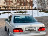 Mercedes-Benz E 240 1999 года за 5 200 000 тг. в Шымкент – фото 5
