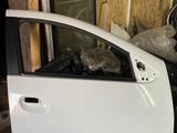 Дверь передняя правая с молдингом и уплотнителем N за 138 000 тг. в Астана