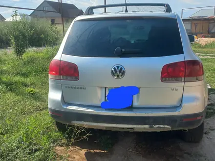 Volkswagen Touareg 2005 года за 2 500 000 тг. в Алматы – фото 4