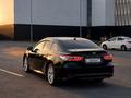 Toyota Camry 2018 года за 13 200 000 тг. в Семей – фото 2