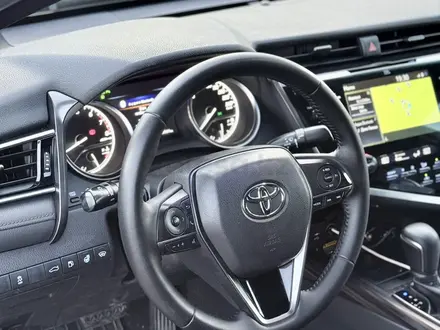 Toyota Camry 2018 года за 13 200 000 тг. в Семей – фото 4