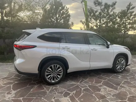 Toyota Highlander 2023 года за 29 000 000 тг. в Алматы – фото 3