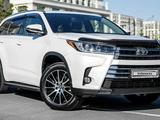 Toyota Highlander 2019 года за 29 000 000 тг. в Астана