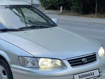 Toyota Camry 2000 года за 4 000 000 тг. в Шымкент – фото 2