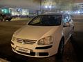 Volkswagen Golf 2006 годаүшін2 700 000 тг. в Атырау