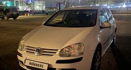 Volkswagen Golf 2006 годаүшін2 800 000 тг. в Атырау