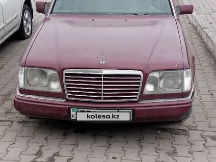 Mercedes-Benz E 280 1994 года за 1 799 999 тг. в Астана