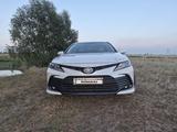 Toyota Camry 2022 года за 16 500 000 тг. в Уральск – фото 4