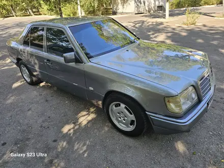 Mercedes-Benz E 280 1994 года за 2 400 000 тг. в Шымкент