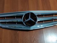 Mercedes w204 решетка радиатора Мерседес 204 за 45 000 тг. в Алматы