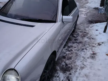 Mercedes-Benz E 280 1998 года за 2 300 000 тг. в Алматы – фото 2