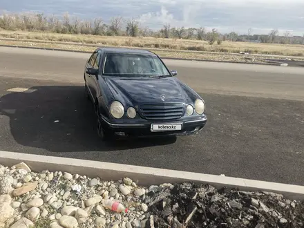 Mercedes-Benz E 200 2001 года за 3 800 000 тг. в Талдыкорган – фото 5