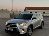 Toyota Highlander 2018 годаүшін13 450 000 тг. в Актау