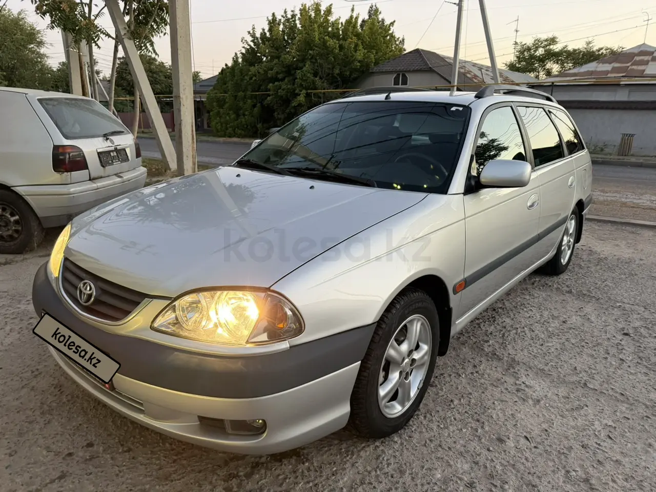 Toyota Avensis, 2001