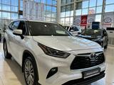 Toyota Highlander 2023 года за 37 280 000 тг. в Атырау