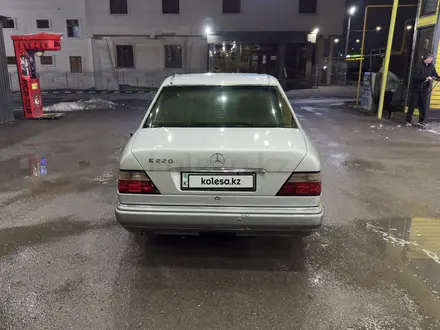 Mercedes-Benz E 220 1993 года за 1 900 000 тг. в Шымкент – фото 5