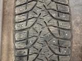 Шины Bridgestone 265/65 R17 с шипами за 40 000 тг. в Астана