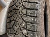 Шины Bridgestone 265/65 R17 с шипами за 40 000 тг. в Астана – фото 2