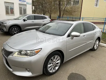 Lexus ES 300h 2014 года за 8 200 000 тг. в Атырау – фото 2