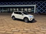 Toyota RAV4 2015 года за 10 500 000 тг. в Астана