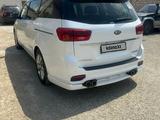 Kia Carnival 2019 года за 11 900 000 тг. в Актау – фото 2