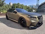 BMW M5 2025 года за 85 700 000 тг. в Алматы – фото 2