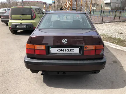 Volkswagen Vento 1993 года за 1 200 000 тг. в Караганда – фото 2