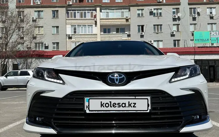 Toyota Camry 2023 года за 17 000 000 тг. в Атырау