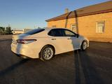 Toyota Camry 2018 года за 14 000 000 тг. в Осакаровка – фото 3