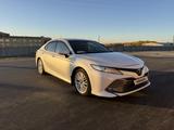 Toyota Camry 2018 года за 14 000 000 тг. в Осакаровка