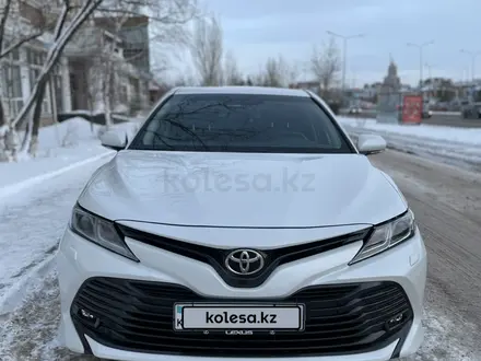 Toyota Camry 2020 года за 14 000 000 тг. в Астана – фото 2