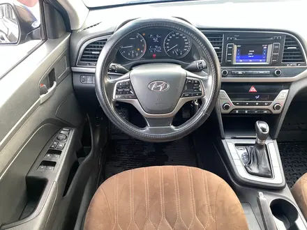 Hyundai Elantra 2018 года за 8 690 000 тг. в Алматы – фото 11