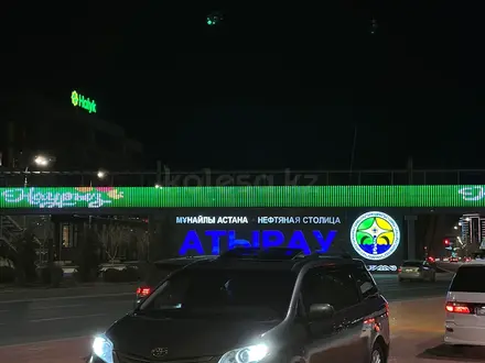 Toyota Sienna 2016 года за 9 000 000 тг. в Атырау – фото 3