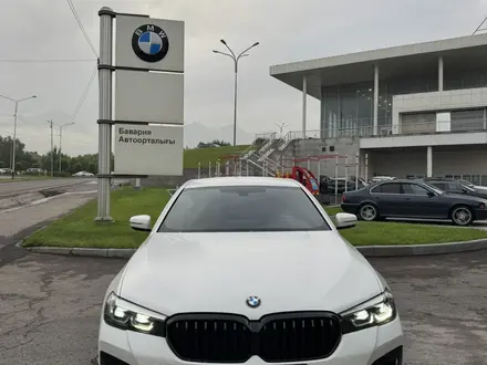 BMW 530 2020 года за 19 200 000 тг. в Алматы – фото 2