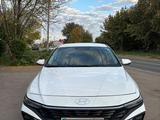 Hyundai Elantra 2024 года за 9 500 000 тг. в Уральск – фото 2