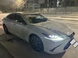 Lexus ES 250 2021 года за 14 500 000 тг. в Актау – фото 2