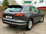 Volkswagen Touareg 2022 года за 27 100 000 тг. в Алматы – фото 2