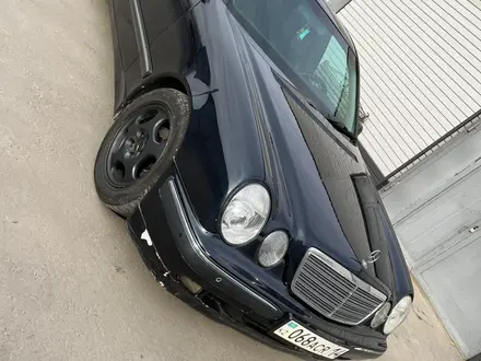 Mercedes-Benz E 240 2001 года за 4 500 000 тг. в Павлодар – фото 3