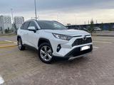 Toyota RAV4 2020 года за 14 900 000 тг. в Астана