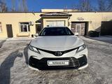 Toyota Camry 2021 года за 17 000 000 тг. в Экибастуз – фото 2