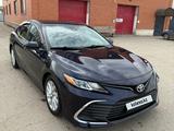 Toyota Camry 2021 года за 11 000 000 тг. в Актобе