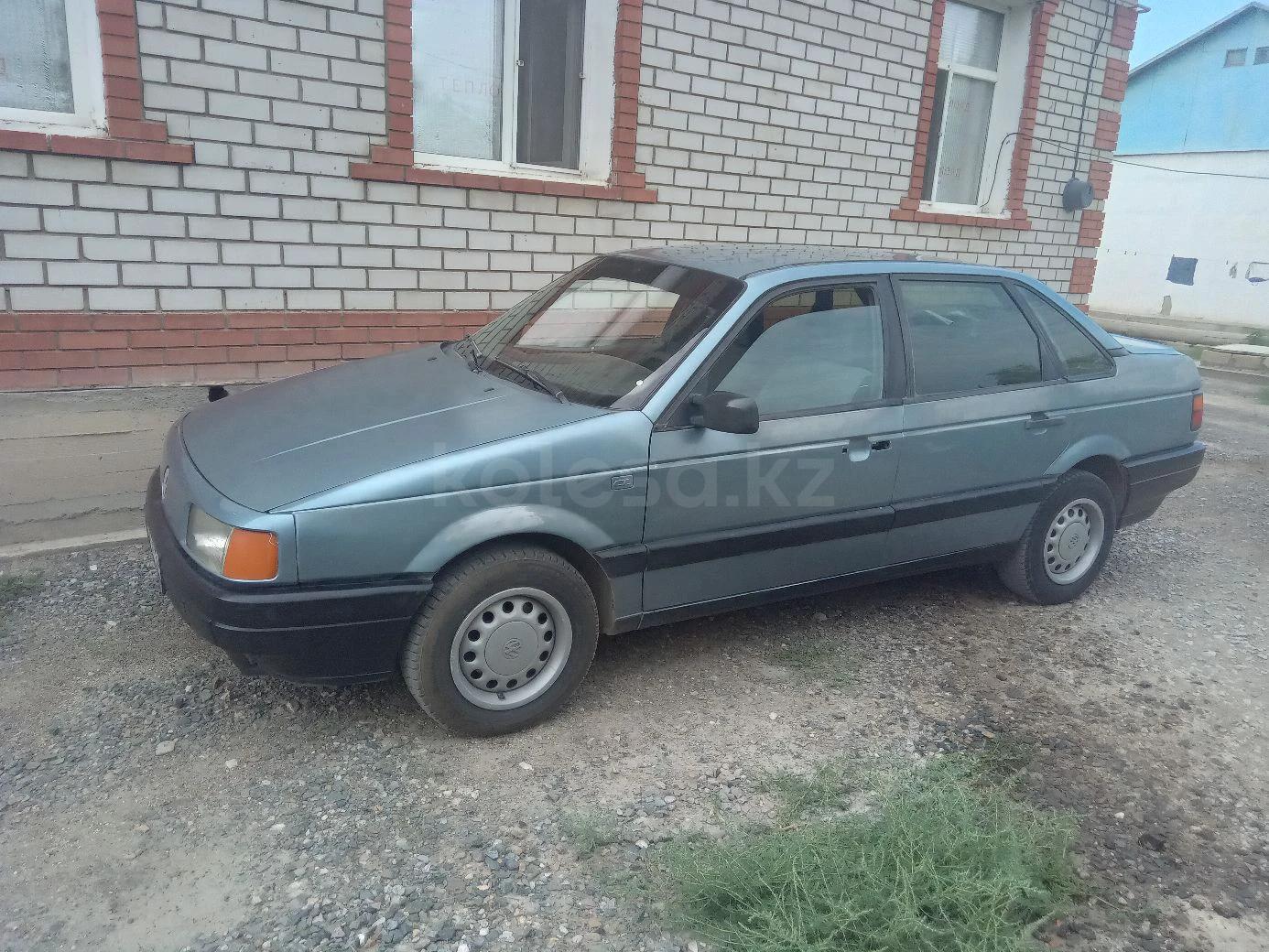 Volkswagen Passat 1990 г.