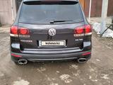 Volkswagen Touareg 2007 года за 6 500 000 тг. в Алматы – фото 2