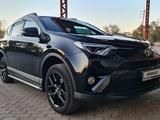 Toyota RAV4 2019 года за 14 300 000 тг. в Караганда